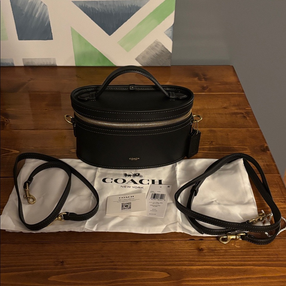 NWT Coach Trail Bag in Black - Picture 2 of 6